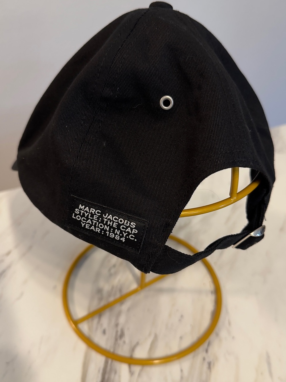 Marc Jacobs Black 'The Cap'
Embroidered Logo Cap Marc Jacobs - Picture 4 of 6